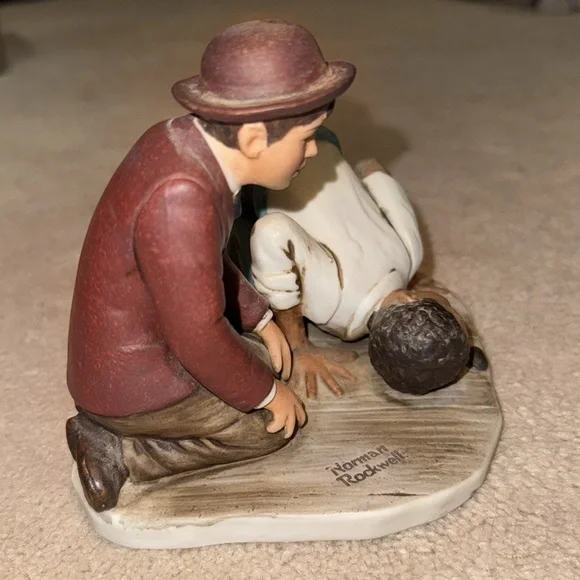 Norman Rockwell Red and White Ceramic Art Piece “listening” - Picture 5 of 8